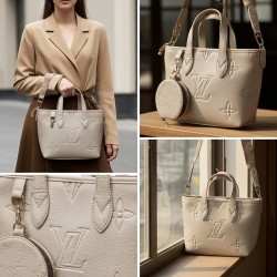 حقيبة صغيرة بنقشة مونوغرام بارزة مع حزام كروس بودي حقيبة صغيرة بنقشة مونوغرام بارزة مع حزام كروس بودي